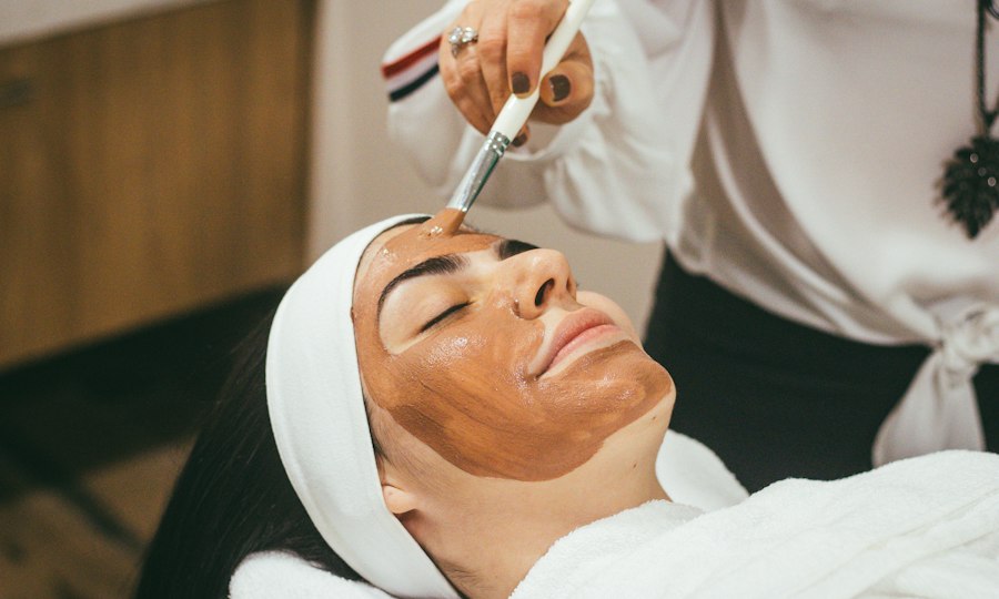 Tratamiento facial en una campaña de ejemplo